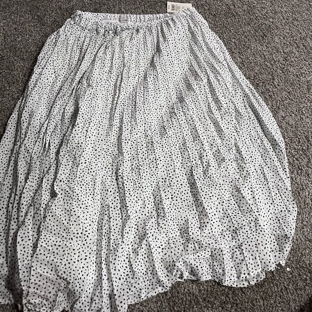 Pleated white polka for shirt